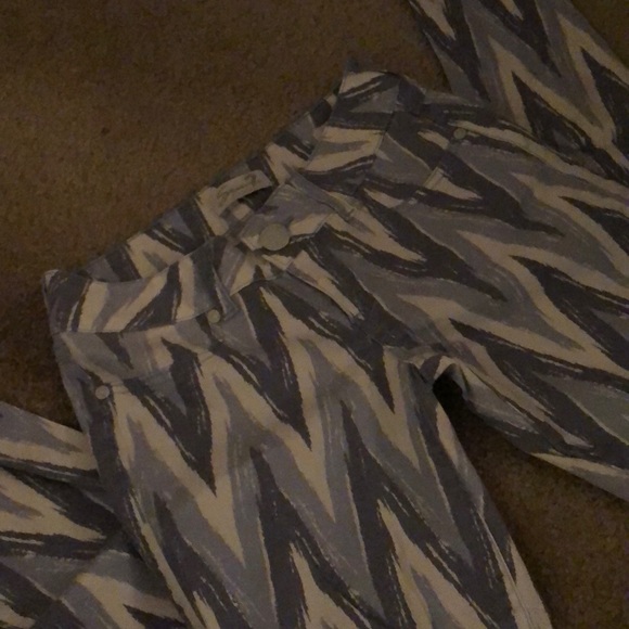 Seven 7 Jeans - Picture 2 of 3